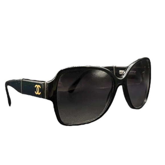 Chanel Oversized Black Sunglasses - Picture 2 of 7
